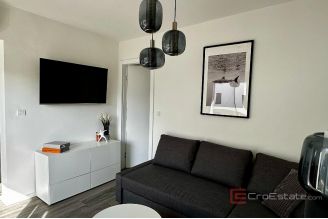020 2031 166 Ciovo house with pool and sea view for sale