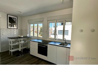 020 2031 166 Ciovo house with pool and sea view for sale