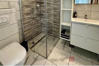 020 2031 166 Ciovo house with pool and sea view for sale