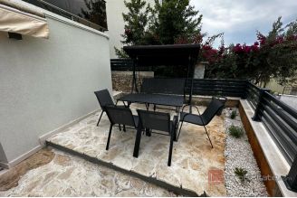 020 2031 166 Ciovo house with pool and sea view for sale