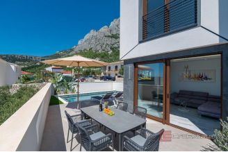 017 2048 37 Makarska Attractive villa with panoramic sea view for sale
