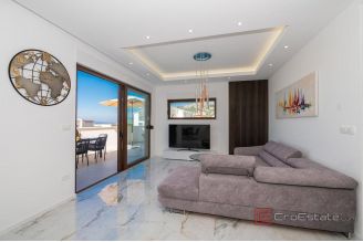 017 2048 37 Makarska Attractive villa with panoramic sea view for sale