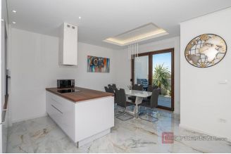 017 2048 37 Makarska Attractive villa with panoramic sea view for sale