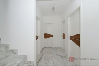 017 2048 37 Makarska Attractive villa with panoramic sea view for sale