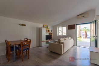 008 2041 99 Brac Detached house in a second row to the sea for sale