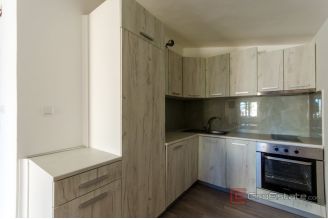 008 2041 99 Brac Detached house in a second row to the sea for sale