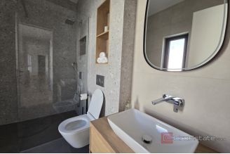 019 2036 129 Split area Luxury villa with sea view for sale