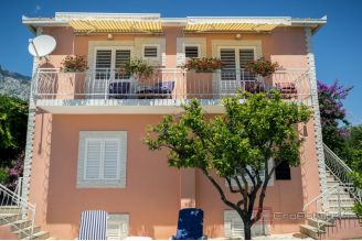 012 2052 23 Peljesac House with pool and a sea view for sale