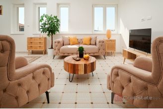 007 2051 13 split bacvice renovated three bedroom apartment for sale
