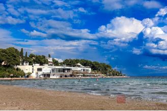 007 2051 13 split bacvice renovated three bedroom apartment for sale