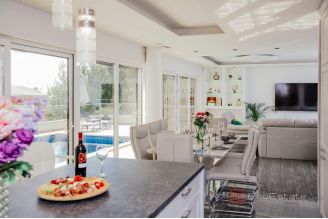 020 2048 16 split area luxury villa with pool for sale