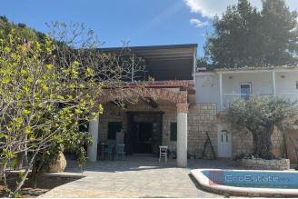 011 2052 30 Splut Area Stone house with an open sea view for sale