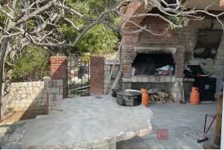 011 2052 30 Splut Area Stone house with an open sea view for sale