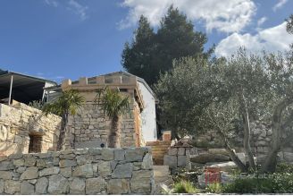 011 2052 30 Splut Area Stone house with an open sea view for sale