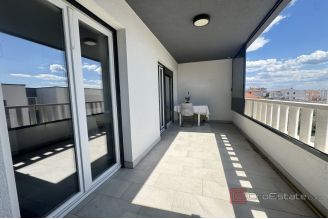 015 2030 92 Trogir Two bedroom apartment with a sea view for sale