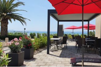 013 5354 30 Zadar Apartment house in the first row to the sea for sale