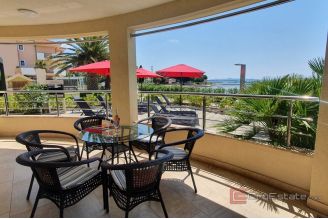 013 5354 30 Zadar Apartment house in the first row to the sea for sale