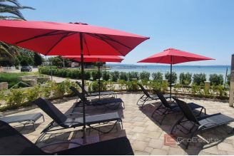 013 5354 30 Zadar Apartment house in the first row to the sea for sale