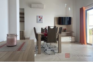 013 5354 30 Zadar Apartment house in the first row to the sea for sale