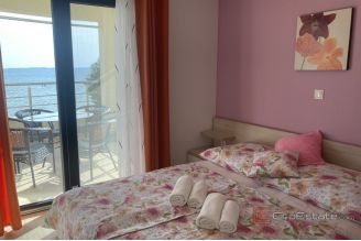 013 5354 30 Zadar Apartment house in the first row to the sea for sale