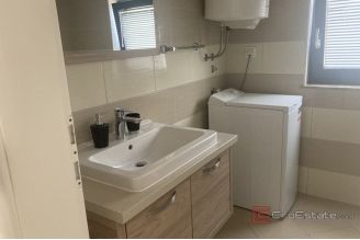 013 5354 30 Zadar Apartment house in the first row to the sea for sale