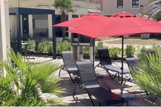 013 5354 30 Zadar Apartment house in the first row to the sea for sale