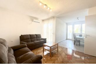 006 2049 36 Split Split 3 Spacious two bedroom apartment for rent