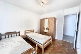 006 2049 36 Split Split 3 Spacious two bedroom apartment for rent