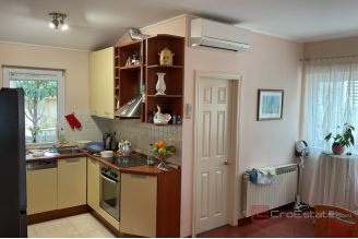 015 2052 33 Makarska Apartment house with sea view for sale