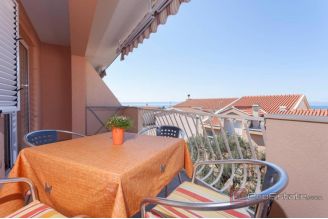 015 2052 33 Makarska Apartment house with sea view for sale