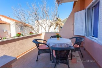 015 2052 33 Makarska Apartment house with sea view for sale