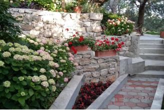 015 2052 33 Makarska Apartment house with sea view for sale