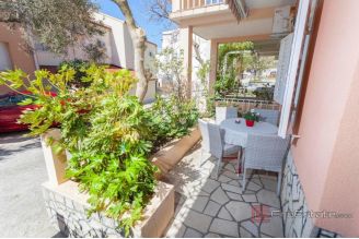 015 2052 33 Makarska Apartment house with sea view for sale