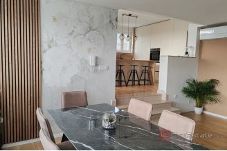 009 2036 130 Split area Three bedroom apartment for rent