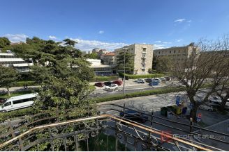 010 2036 131 Split center Apartment Business space for long term rent