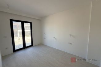015 2043 163 near zadar luxury seafront apartment with swimming pool sale