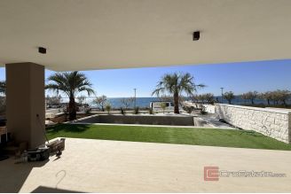 015 2043 163 near zadar luxury seafront apartment with swimming pool sale