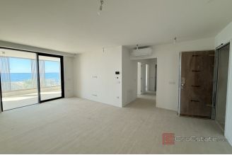 020 2043 164 near zadar modern two bedroom apartment first row to the sea sale1