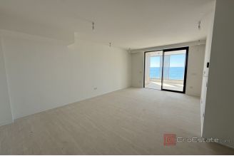 020 2043 165 near zadar luxurious two bedroom apartment_ first row to the sea sale1