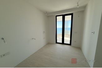 020 2043 165 near zadar luxurious two bedroom apartment_ first row to the sea sale1