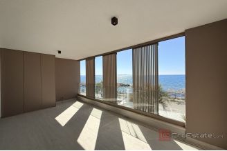 020 2043 166 near zadar penthouse with roof terrace first row to the sea sale