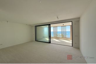 020 2043 166 near zadar penthouse with roof terrace first row to the sea sale