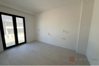 020 2043 166 near zadar penthouse with roof terrace first row to the sea sale