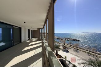 020 2043 166 near zadar penthouse with roof terrace first row to the sea sale