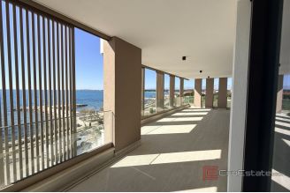 020 2043 166 near zadar penthouse with roof terrace first row to the sea sale
