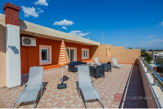 020 2031 186 Kastela Apartment house in the second row to the sea for sale