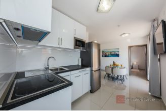 020 2031 186 Kastela Apartment house in the second row to the sea for sale