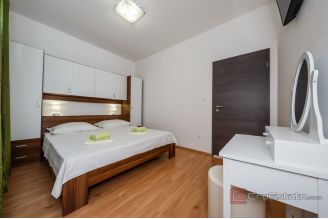 020 2031 186 Kastela Apartment house in the second row to the sea for sale