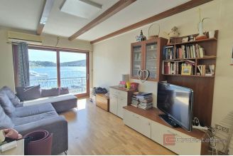 010 2047 64 Murter Seafront apartment house for sale