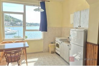 010 2047 64 Murter Seafront apartment house for sale